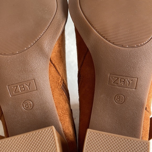 NWT PiePieBuy Tie Knot Chelsea Closed Toe Stacked Heel Booties - Picture 11 of 12